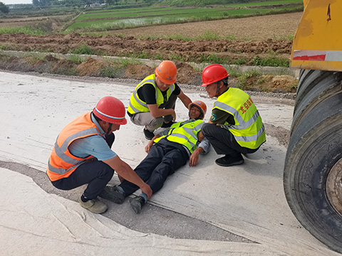 S366合六南通道建設(shè)工程03標項目部 開展機械傷害應(yīng)急救援演練