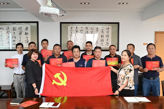 安慶市公路工程處黨支部組織黨員集體過“政治生日”