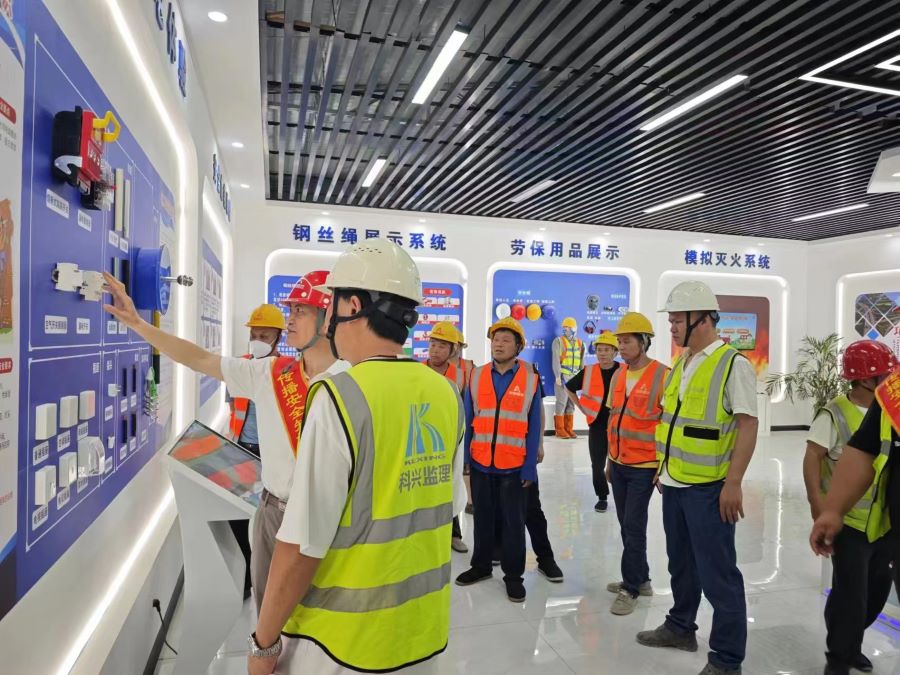 S22天天高速營嶺隧道項(xiàng)目開展開展2024年安全宣傳咨詢?nèi)栈顒? /> 
</p>
<p class=