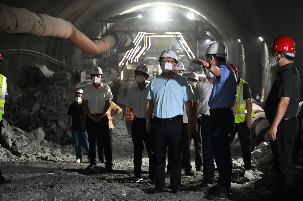 安慶市市委常委、副市長呂棟一行到營嶺隧道項(xiàng)目調(diào)研