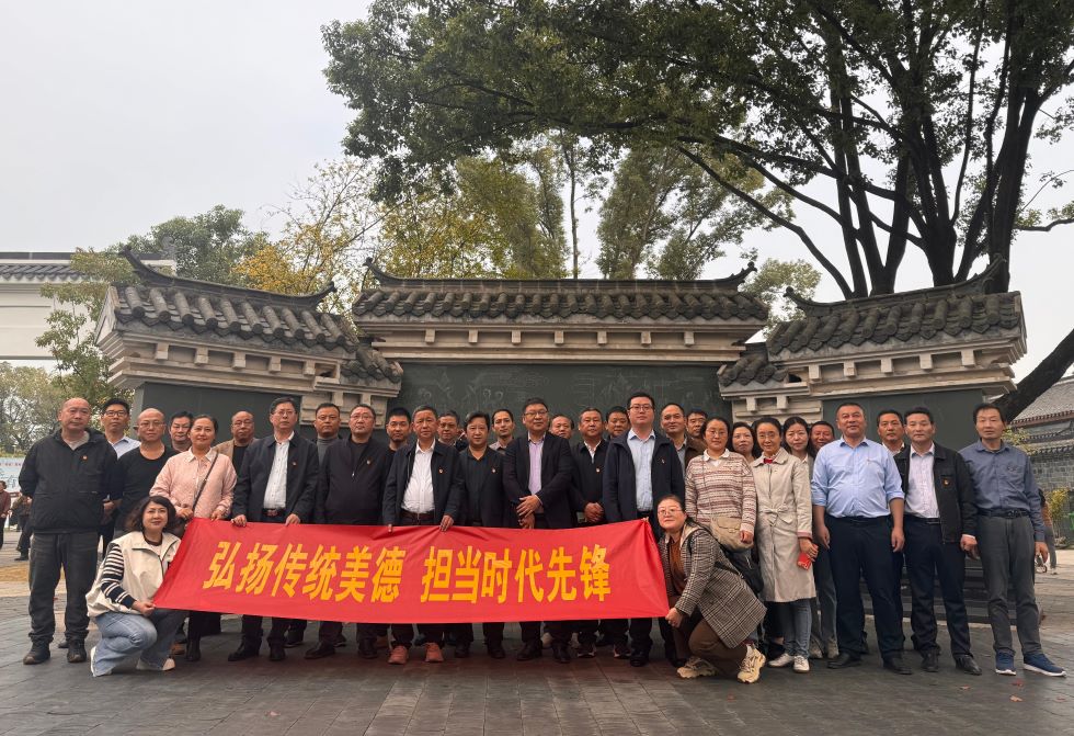 公路工程處黨支部聯(lián)合路達(dá)公司各支部開展主題黨日活動