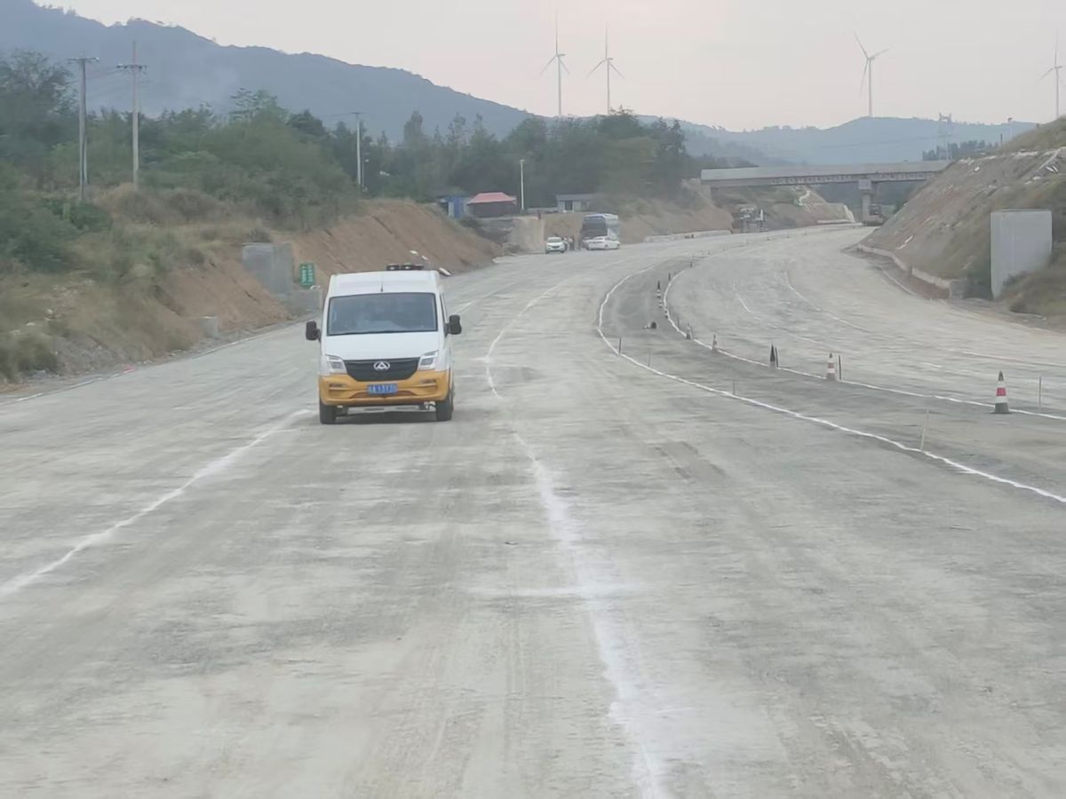 S22天天高速涼月二標2工區(qū)路基96-4區(qū)順利驗收